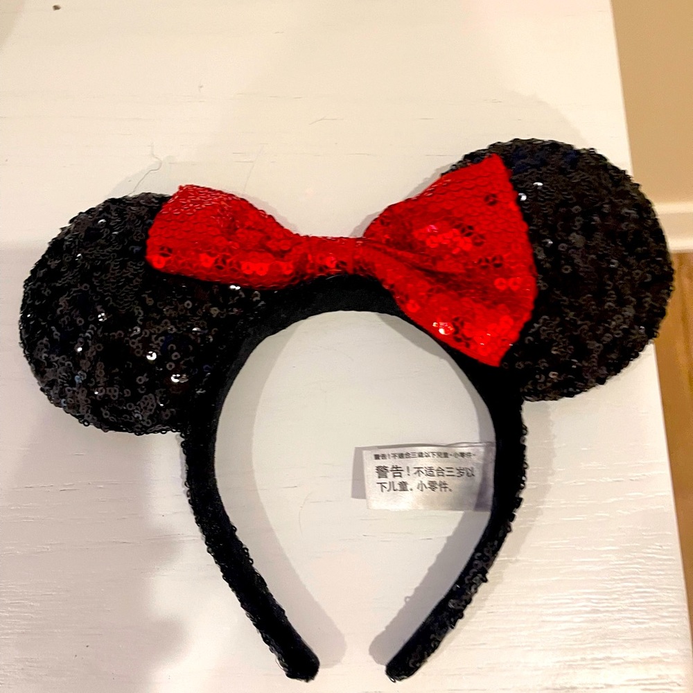 Classic Minnie Mouse Ears like new